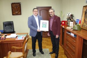 Vizita directorului Școlii de Arte Populare „George Enescu” din Botoșani, România, Liviu Andronic.