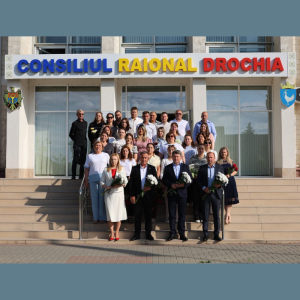 𝐃𝐫𝐨𝐜𝐡𝐢𝐚 𝐚 𝐜𝐨𝐦𝐞𝐦𝐨𝐫𝐚𝐭 𝐯𝐢𝐜𝐭𝐢𝐦𝐞𝐥𝐞 𝐜𝐞𝐥𝐮𝐢 𝐦𝐚𝐢 𝐦𝐚𝐫𝐞 𝐯𝐚𝐥 𝐚𝐥 𝐝𝐞𝐩𝐨𝐫𝐭𝐚̆𝐫𝐢𝐥𝐨𝐫 𝐬𝐭𝐚𝐥𝐢𝐧𝐢𝐬𝐭𝐞